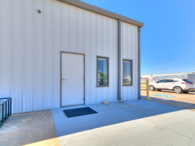 More Photos Of 1064 Industrial Dr, Yukon Light Distribution For Lease