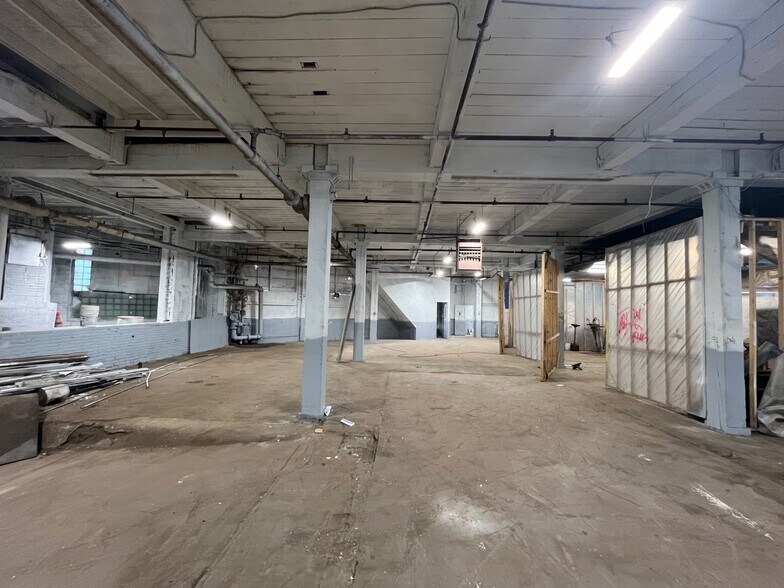 More Photos Of 3108 Fox St, Philadelphia Light Manufacturing For Lease