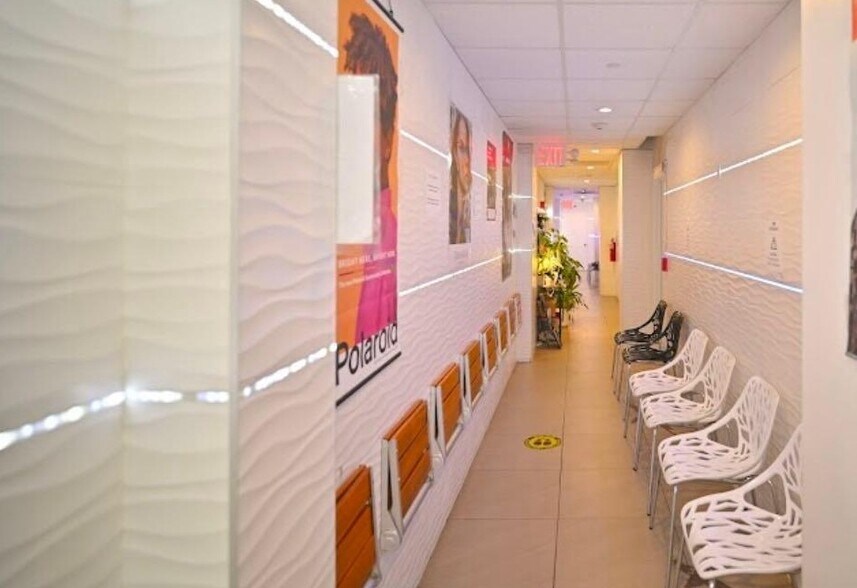 More Photos Of 13668 Roosevelt Ave, Flushing Office Residential For Lease