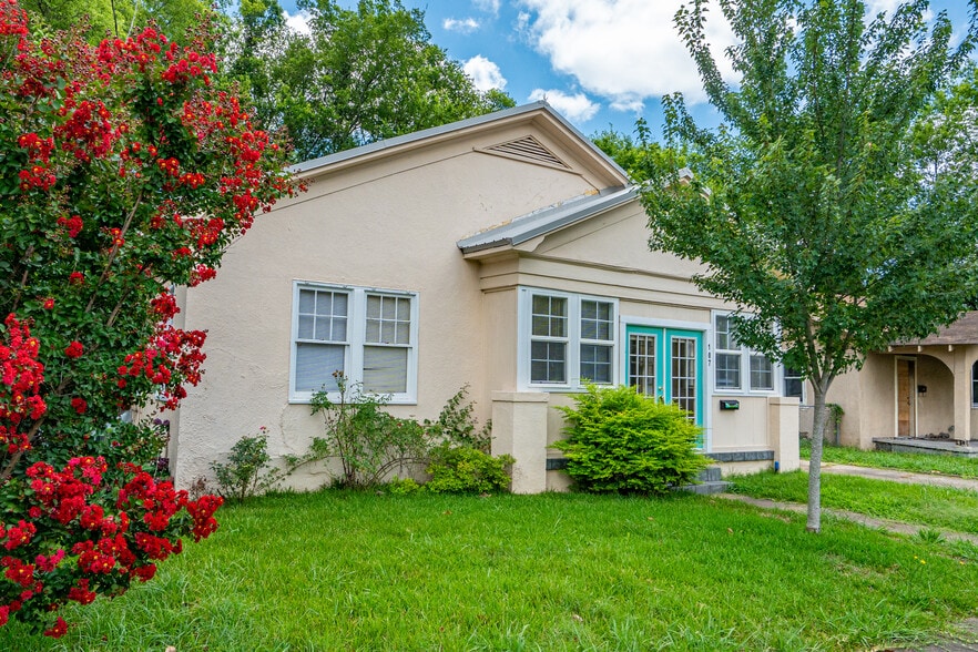 More Photos Of 107 Barry St, Hot Springs Medical For Sale