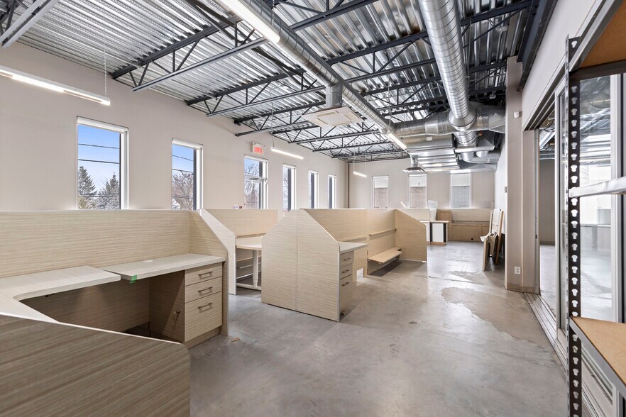 More Photos Of 100 Boul Ford, Châteauguay Freestanding For Sale