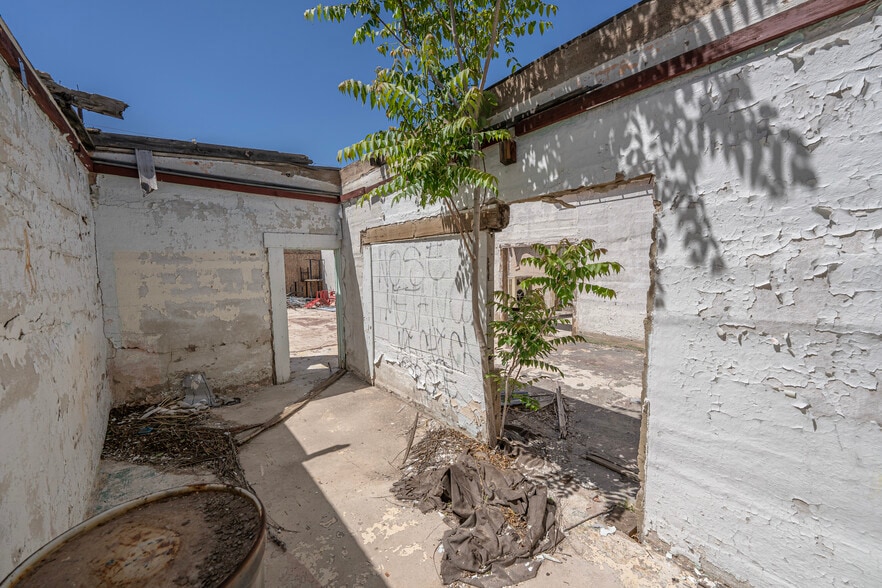 More Photos Of 232 E Beale St, Kingman Storefront For Sale