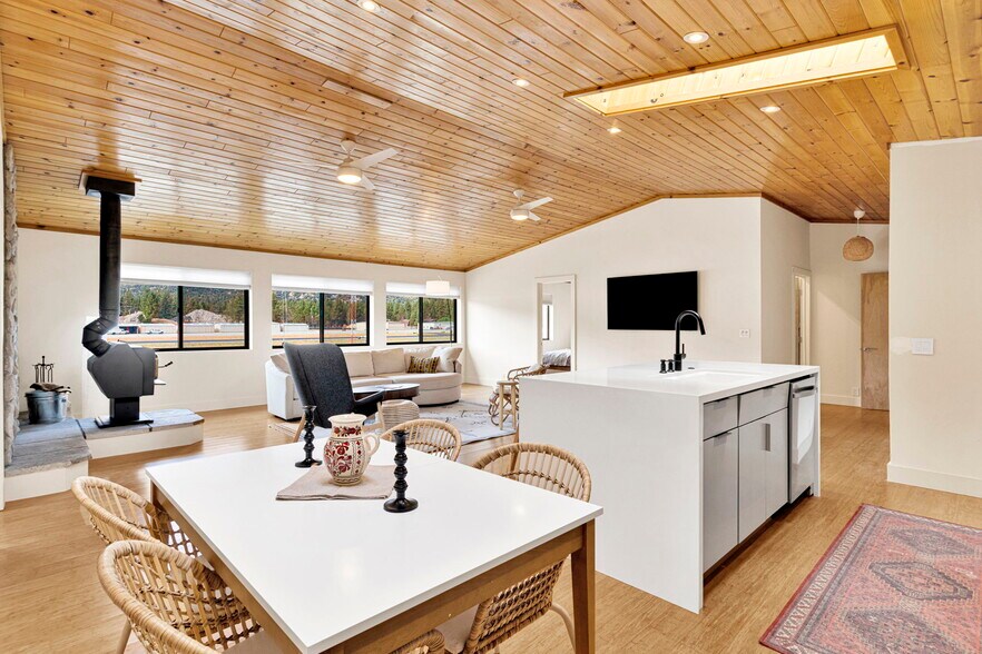 More Photos Of 614 W Fairway Blvd, Big Bear City Warehouse For Sale