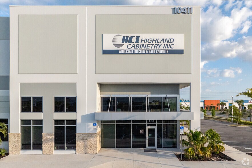 More Photos Of 10411 Meridian Center Pky, Fort Myers Warehouse For Lease