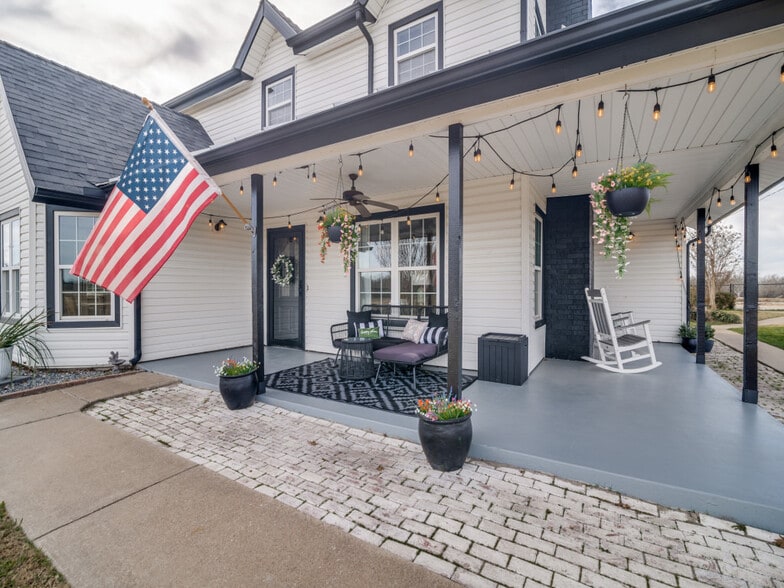 More Photos Of 1840 County Road 4309 N, Greenville Flex For Sale