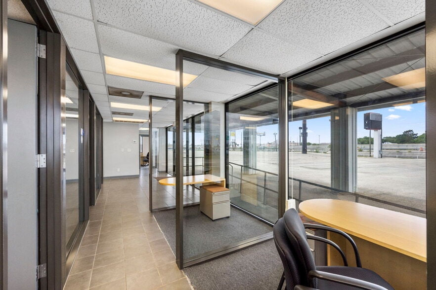More Photos Of 3101 Gulf Fwy, Dickinson Auto Dealership For Sale