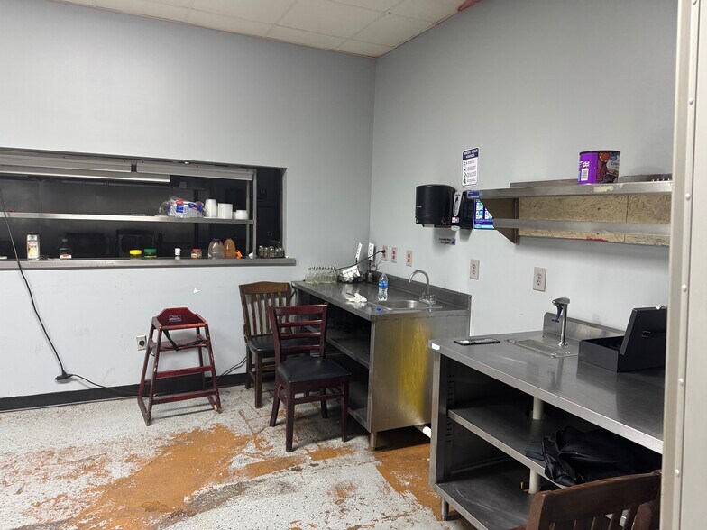 More Photos Of 715 Industrial Blvd, McDonough Bar For Lease