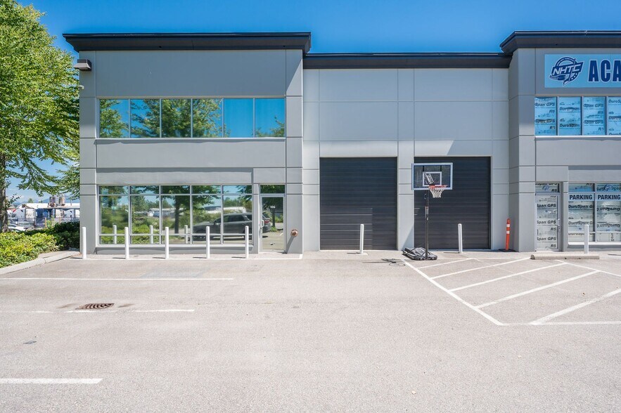More Photos Of 9770 196 A St, Langley Twp Showroom For Lease