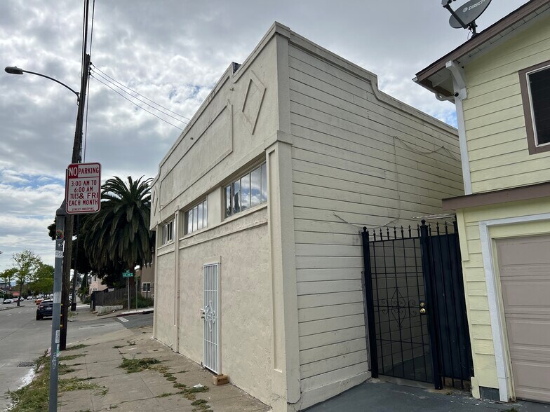 More Photos Of 2501-2503 14th Ave, Oakland Freestanding For Lease