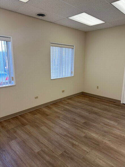 More Photos Of 40-42 Pine St, Lockport Office For Lease