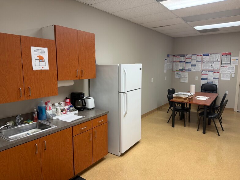 More Photos Of 182 Cleveland Crossing Dr, Garner Showroom For Lease