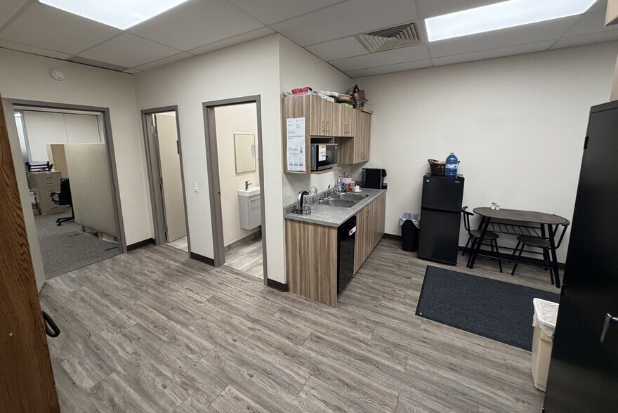 More Photos Of 176 Speedvale Ave, Guelph Office For Sale