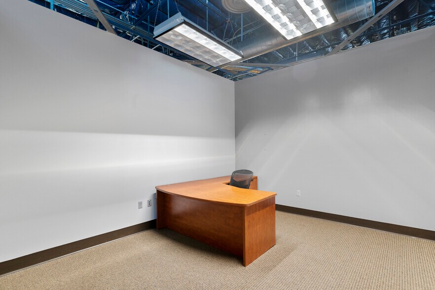 More Photos Of 900 S Pavilion Center Dr, Las Vegas Office For Sale