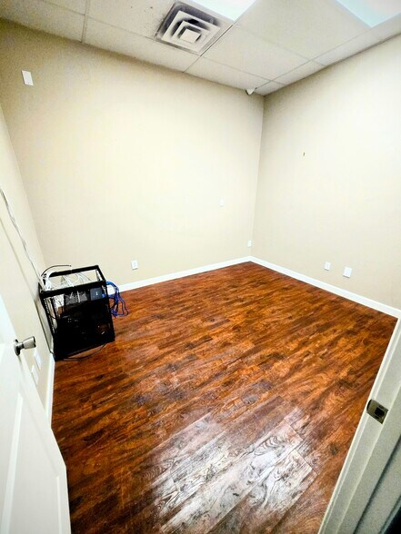 More Photos Of 1614 N Us-281 Hwy, Marble Falls Freestanding For Lease