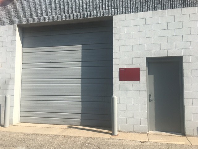 More Photos Of 70 S Squirrel Rd, Auburn Hills Warehouse For Lease