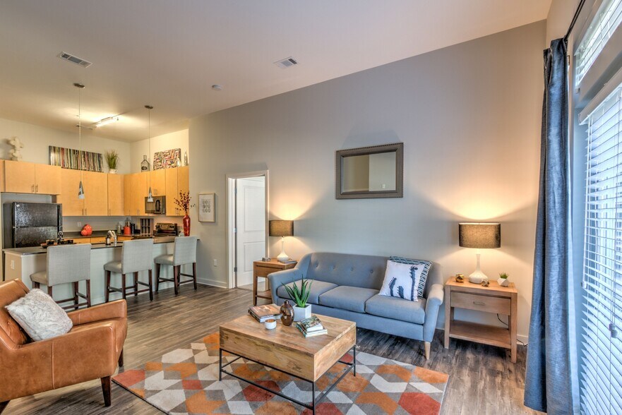 More Photos Of 395 S Highland St, Memphis Apartments For Lease