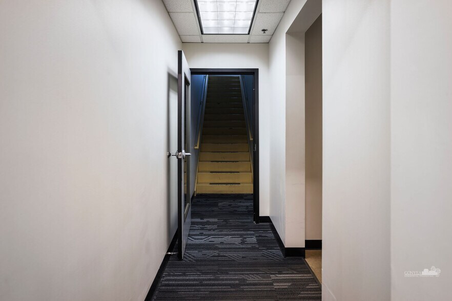 More Photos Of 2200 W Highway 13 W, Burnsville Warehouse For Lease