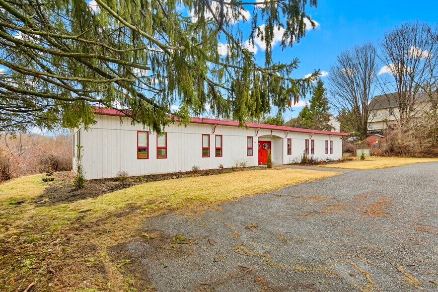 More Photos Of 346 Old New Windsor Pike, Westminster Flex For Sale