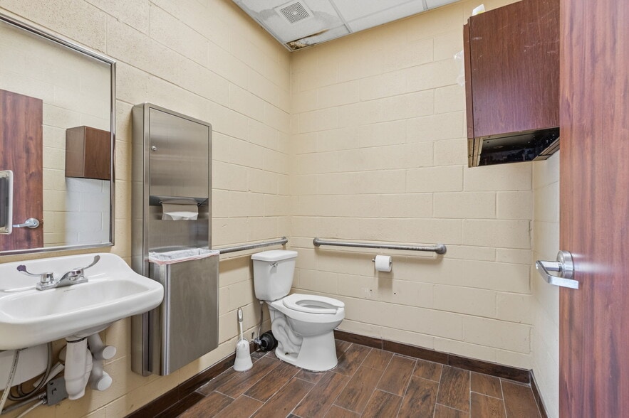 More Photos Of 12111 Cypress North Houston Rd, Cypress Carwash For Sale