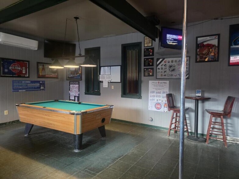 More Photos Of 6448 Main St, Cass City Bar For Sale