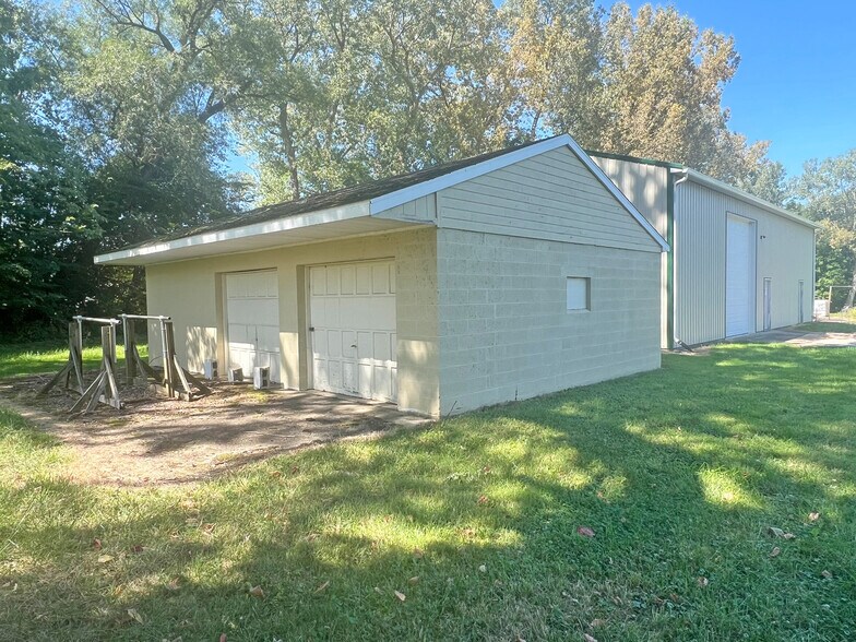 More Photos Of 4300 W Ridge Rd, Erie Manufacturing For Sale