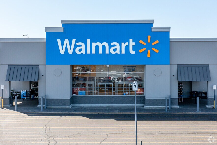 More Photos Of 1750 Veterans Memorial Hwy, Islandia Freestanding For Lease