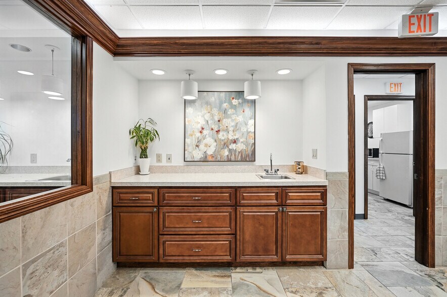 More Photos Of 5636 Bridgetown Rd, Cincinnati Medical For Sale