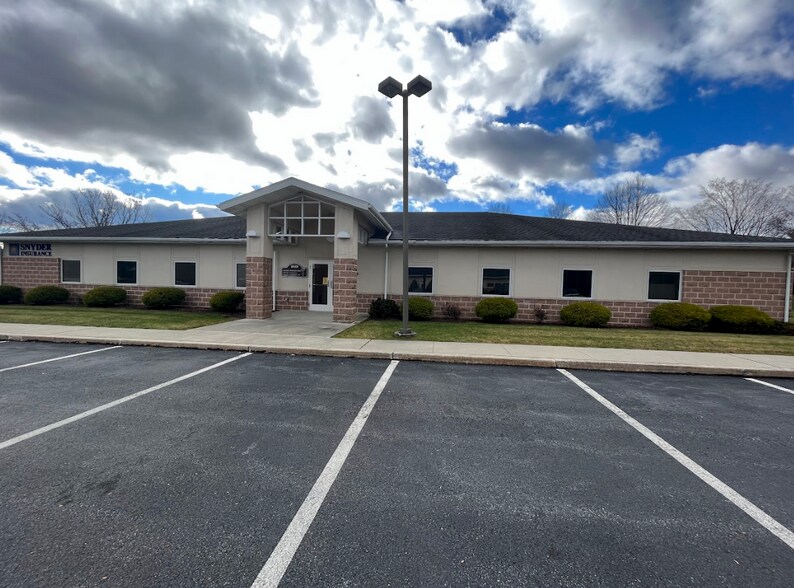 Primary Photo Of 1020-1022 James Dr, Leesport Medical For Lease