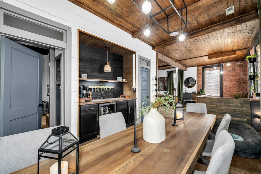 More Photos Of 110 S 2nd St, Ozark Flex For Sale