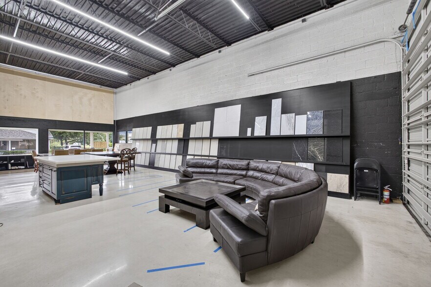 More Photos Of 1334 S Killian Dr, Lake Park Warehouse For Sale