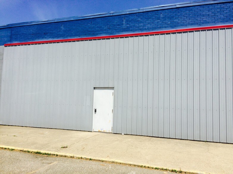 More Photos Of 1109-1139 Bowers Ave NW, New Philadelphia Warehouse For Lease