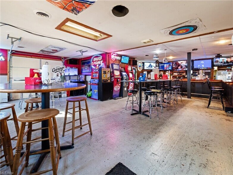 More Photos Of 612 S State St, Crooksville Bar For Sale