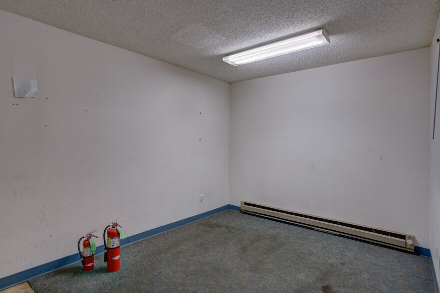 More Photos Of 675 Elkton Dr, Colorado Springs Distribution For Lease