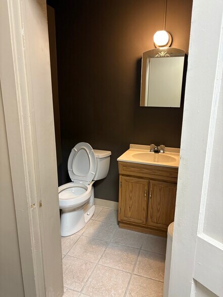 More Photos Of 100 E Broad St, Palmyra Storefront Retail Residential For Lease