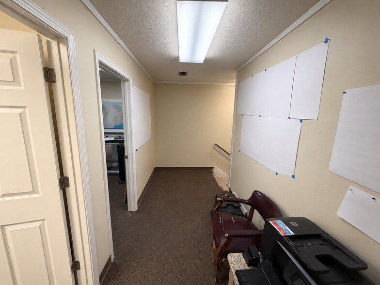More Photos Of 18525 I-30 Hwy, Benton Showroom For Sale