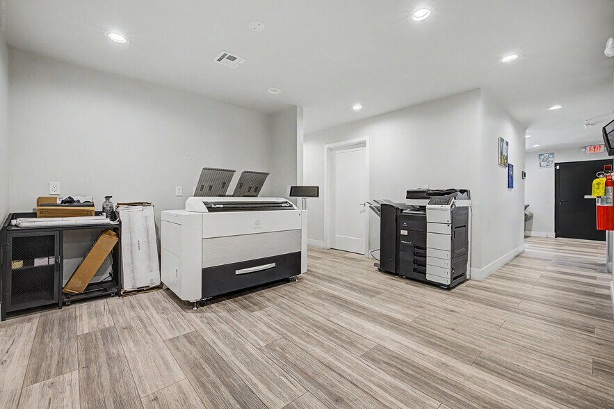 More Photos Of 6470 W Desert Inn Rd, Las Vegas Coworking Space