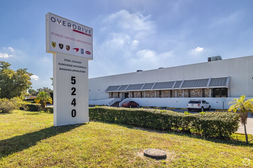 More Photos Of 5240-5260 NW 167th St, Hialeah Warehouse For Lease