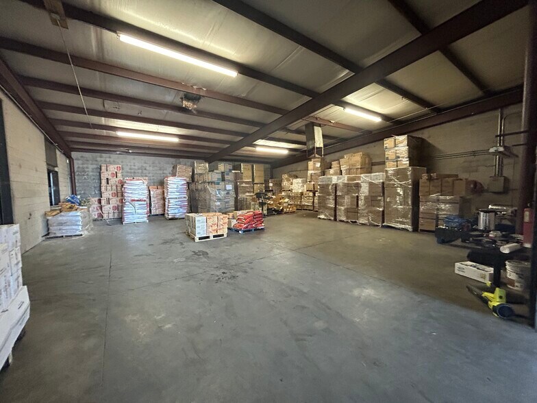 More Photos Of 4239 N 40th Ave, Phoenix Warehouse For Lease