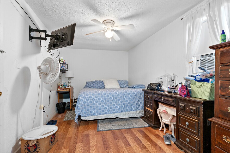 More Photos Of 200 S Wall St, Itasca Warehouse For Sale