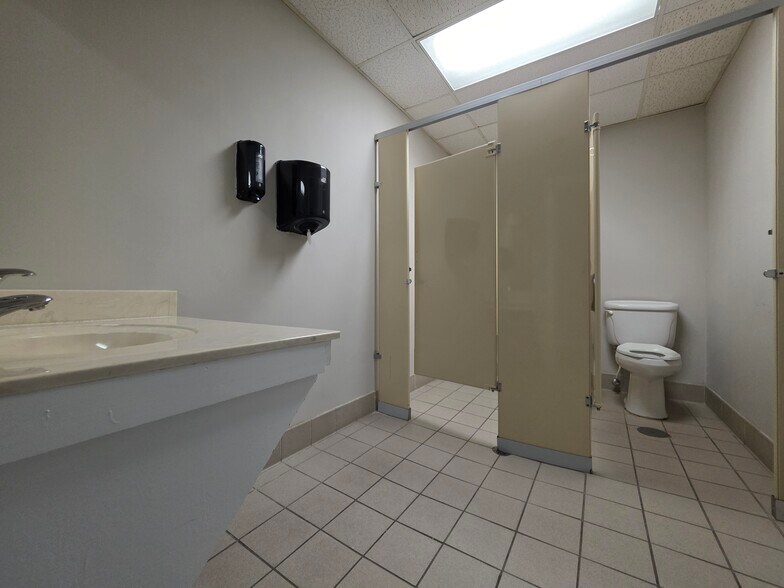 More Photos Of 404 St Andrews Dr, Greenville Office For Lease