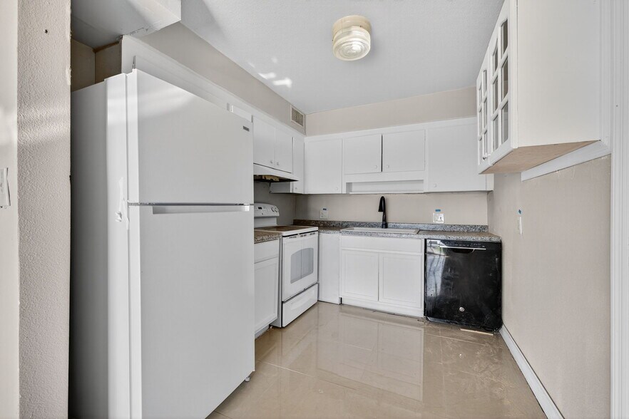 More Photos Of 275 116th Ave, Treasure Island Apartments For Sale
