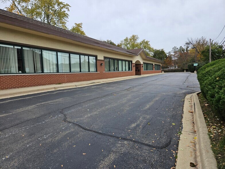 More Photos Of 932 N Wright St, Naperville Office For Lease