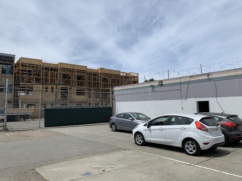 More Photos Of 2400 Filbert St, Oakland Warehouse For Lease