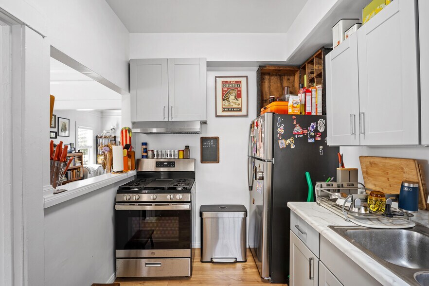 More Photos Of 204 S Serrano Ave, Los Angeles Apartments For Sale