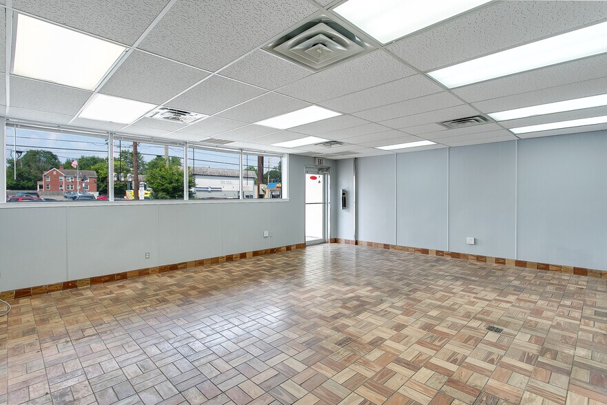 More Photos Of 2407 S Shelby St, Louisville Storefront For Sale