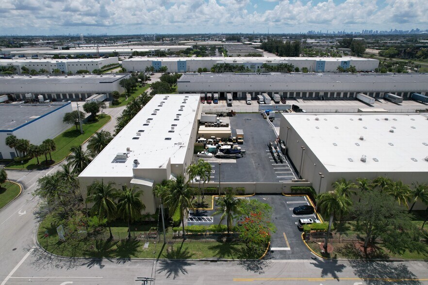 More Photos Of 7999 NW 81st Pl, Medley Warehouse For Lease