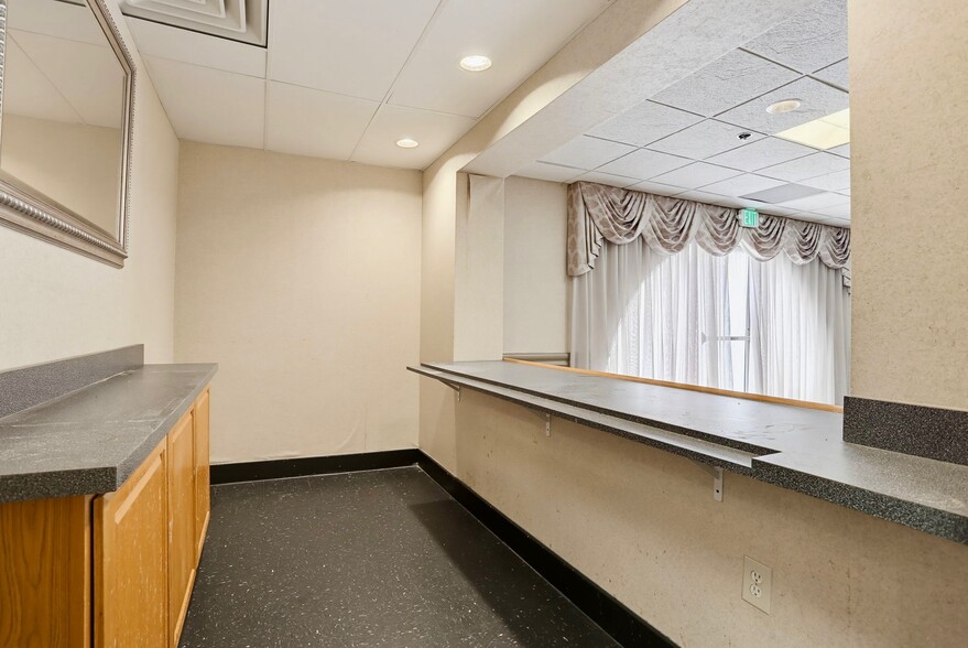More Photos Of 505 Jermor Ln, Westminster Restaurant For Lease
