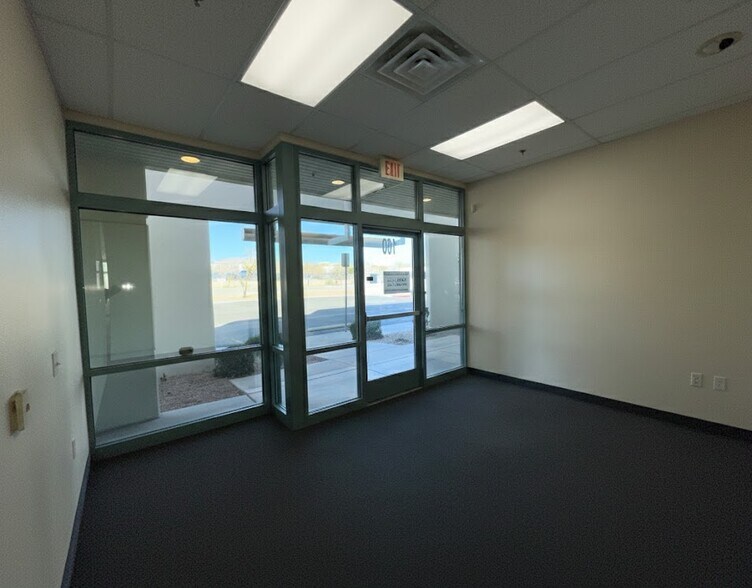 More Photos Of 7385 Prairie Falcon Rd, Las Vegas Office Residential For Lease