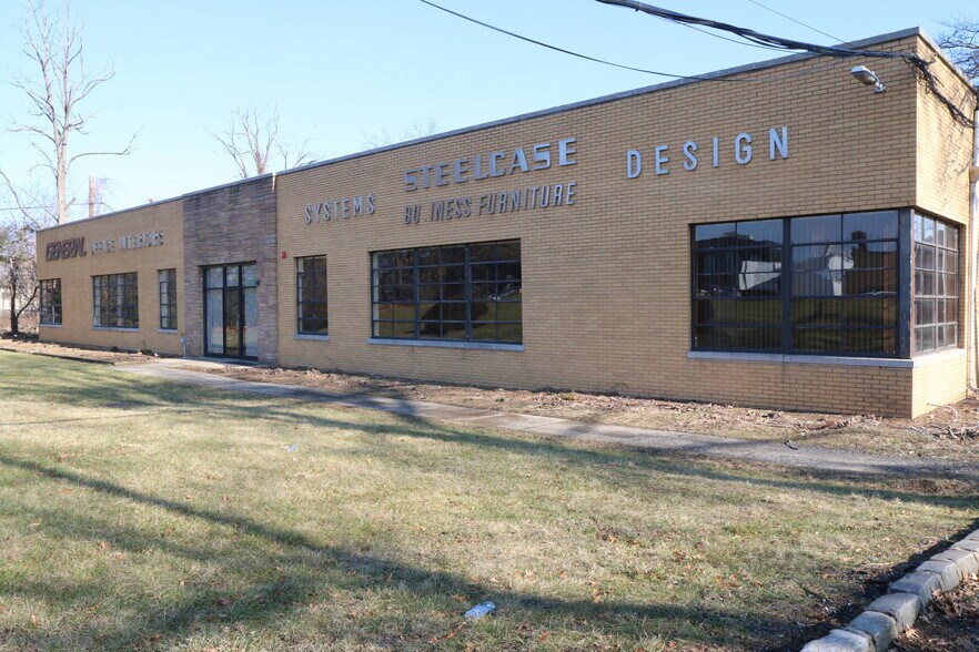 More Photos Of 1071 Springfield Rd, Union Township Showroom For Lease