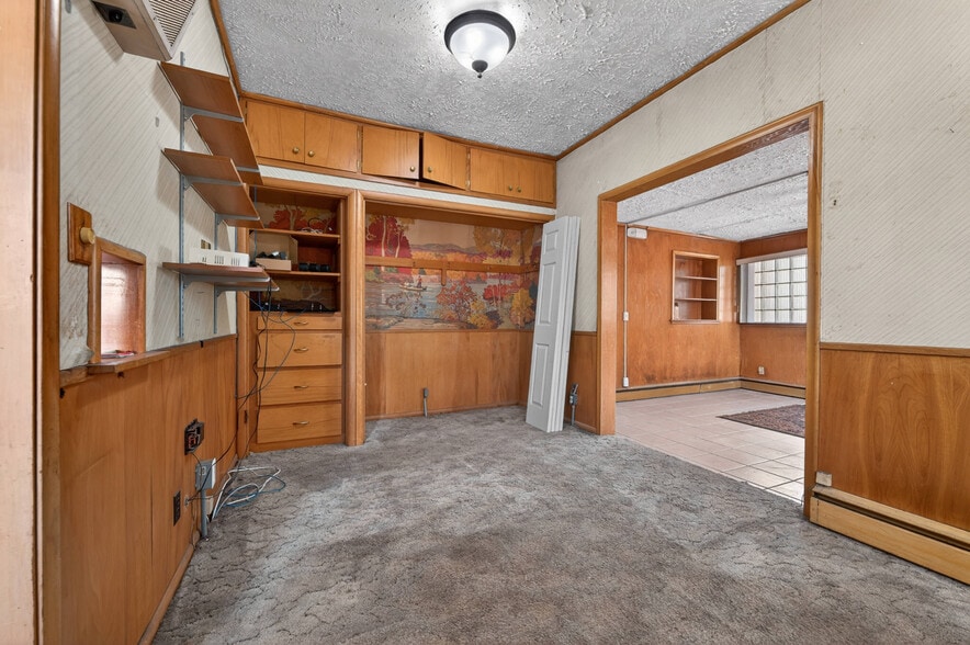 More Photos Of 209 N Main St, Belleville Medical For Sale